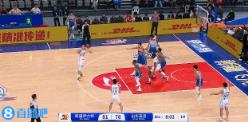 連續(xù)吃癟！克里斯先是籃下被李炎哲大帽&又被李炎哲生斷